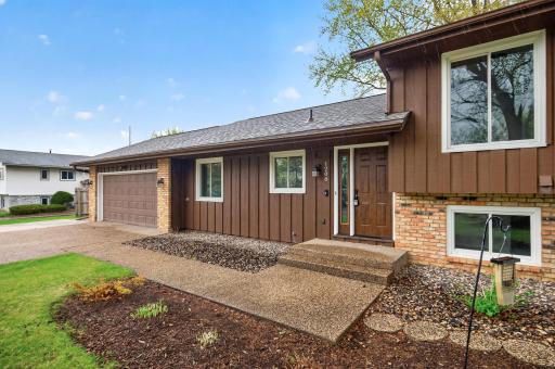 1208 Echo Drive, Burnsville, MN 55337