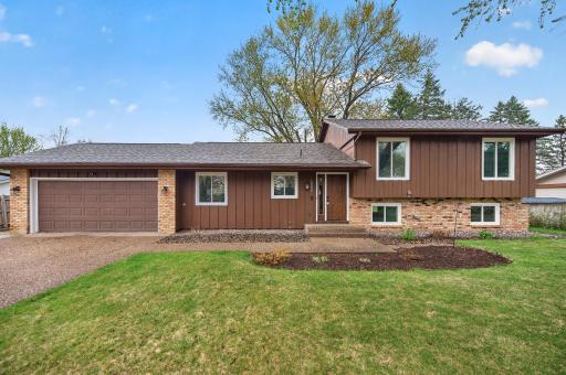 1208 Echo Drive, Burnsville, MN 55337