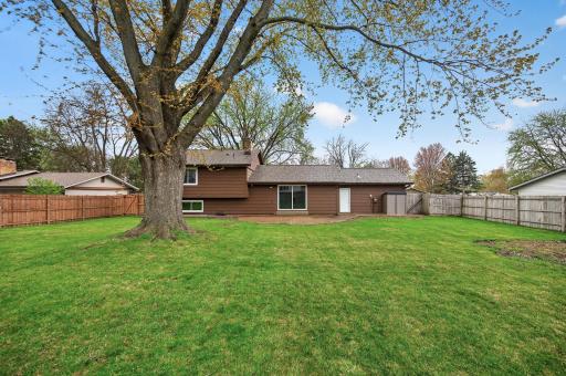 1208 Echo Drive, Burnsville, MN 55337