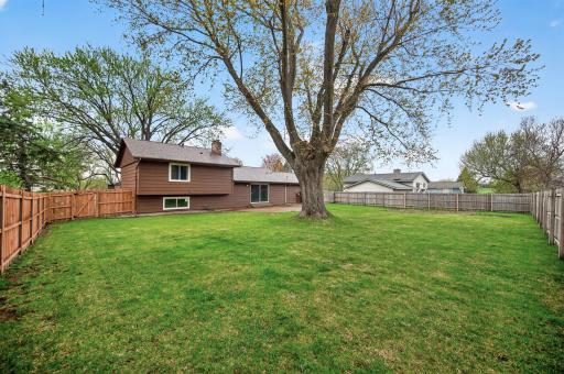 1208 Echo Drive, Burnsville, MN 55337