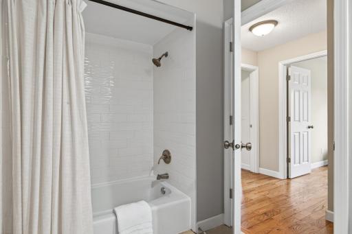 1208 Echo Drive, Burnsville, MN 55337