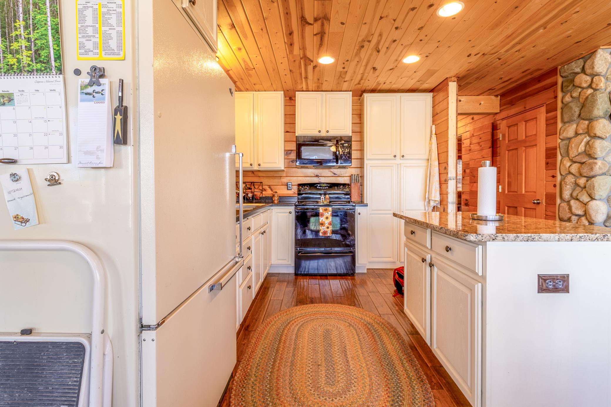 19520 Blue Lane E (13).jpg
