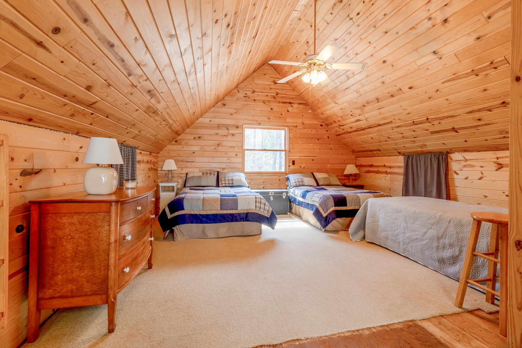 Upper Bedroom 19520 Blue Lane E (17).jpg