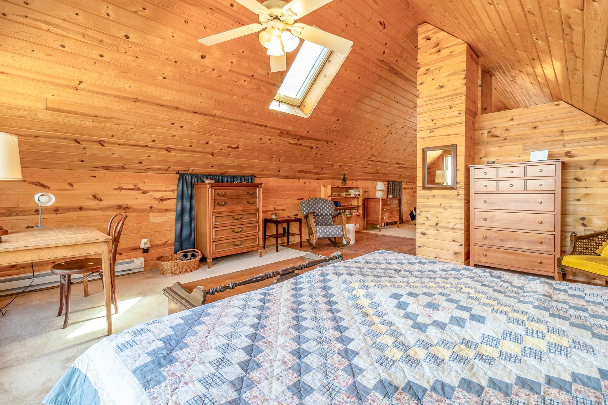Upper Bedroom 19520 Blue Lane E (21).jpg