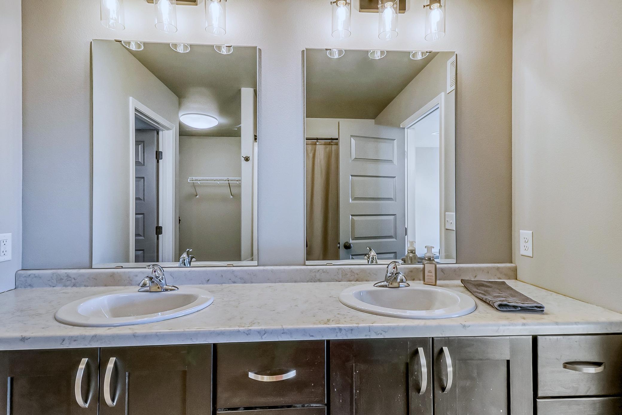 Primary Bathroom1_10.jpg