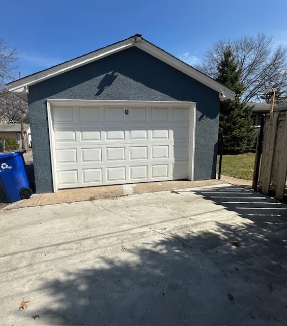 Concrete driveway to 16x20 garage off of ally way