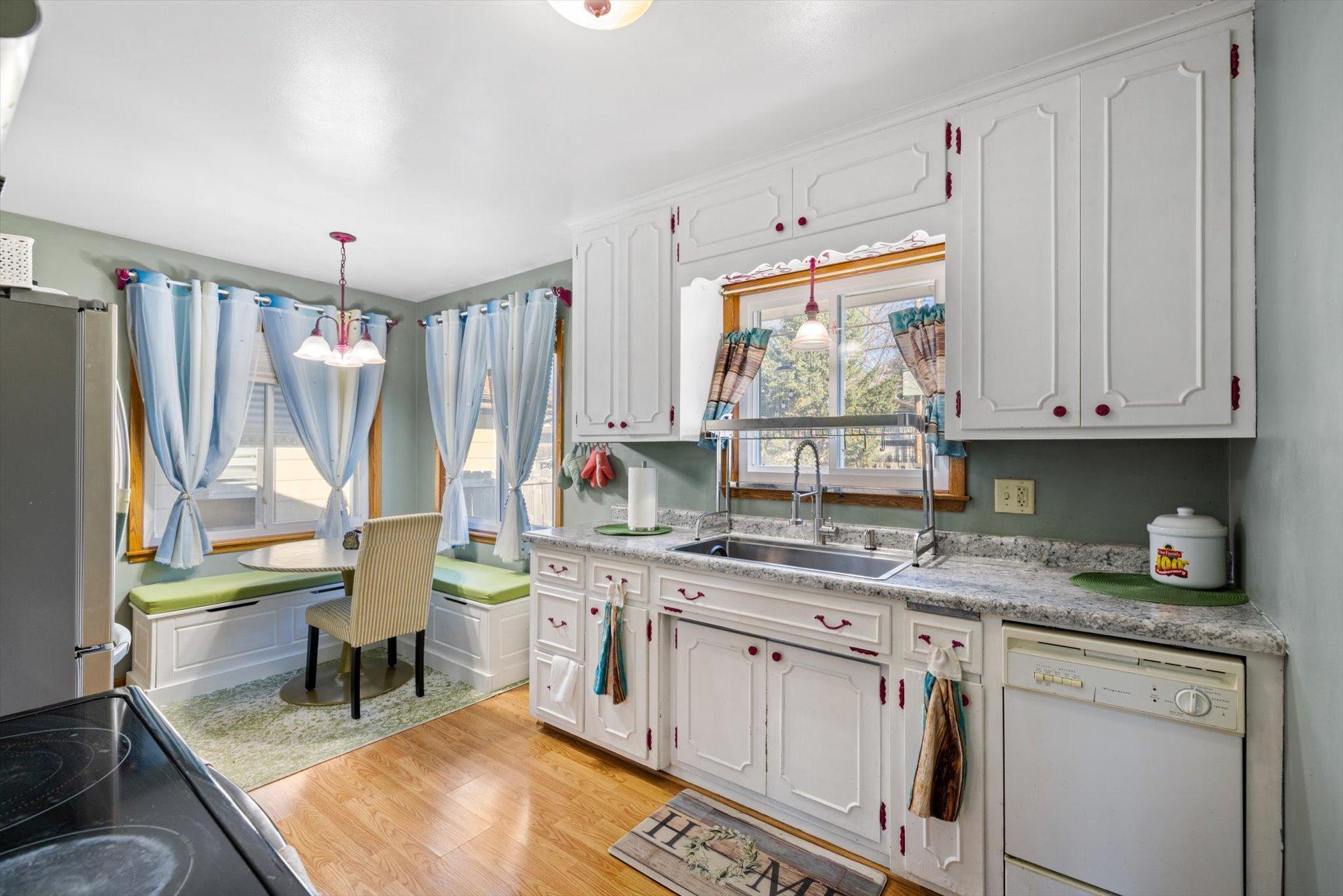 Kitchen with eat-in dining area