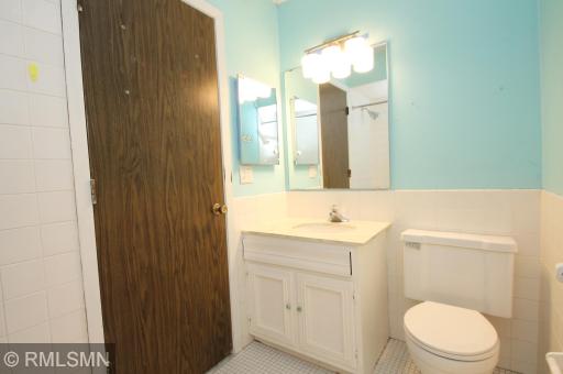 Full bathroom upstairs.