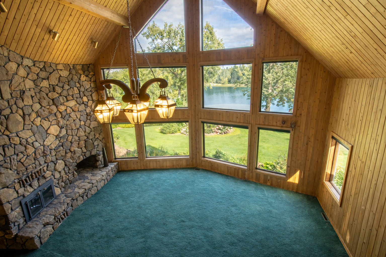 Great room-no virtual staging.