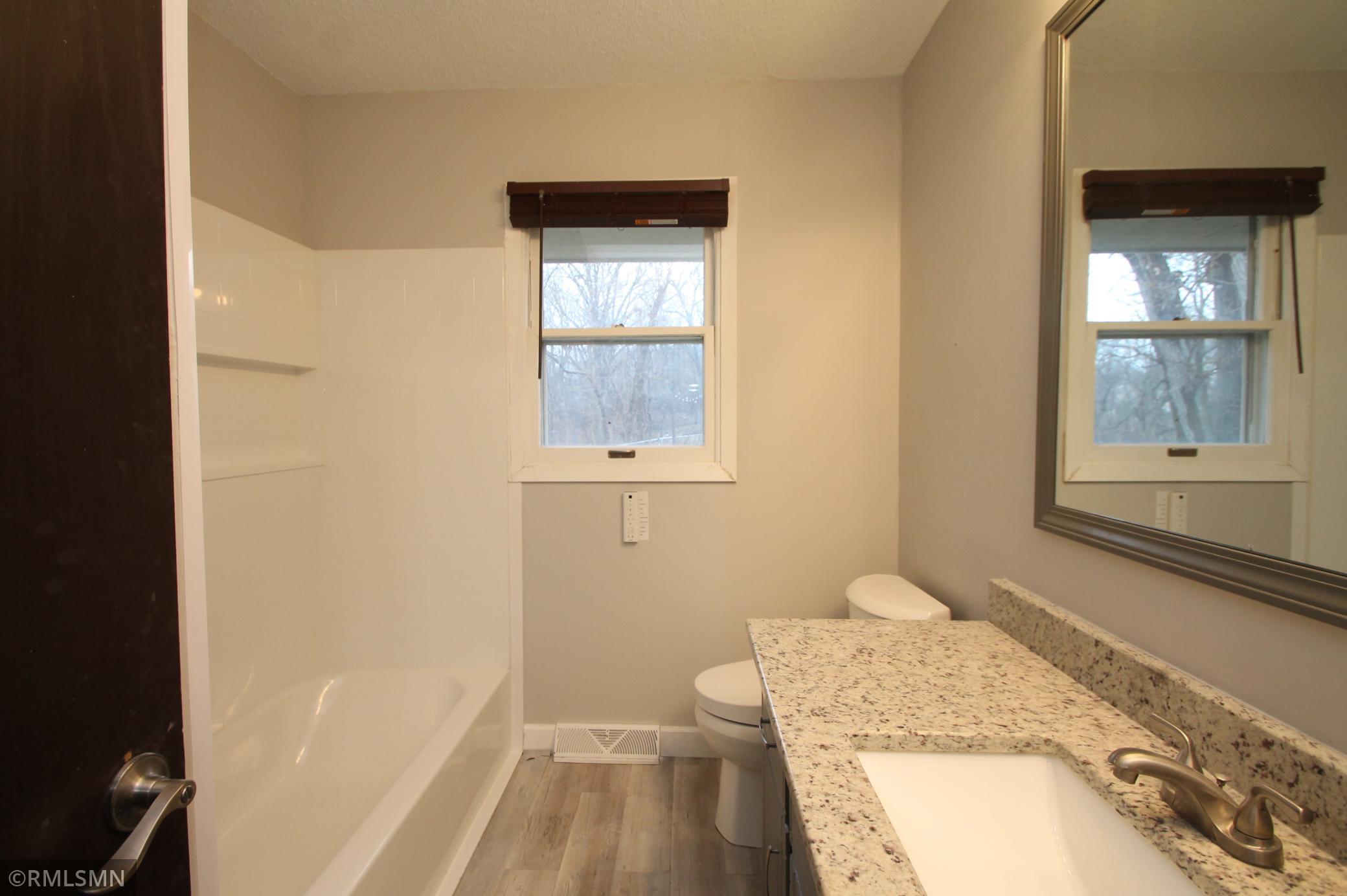 Main floor full bathroom