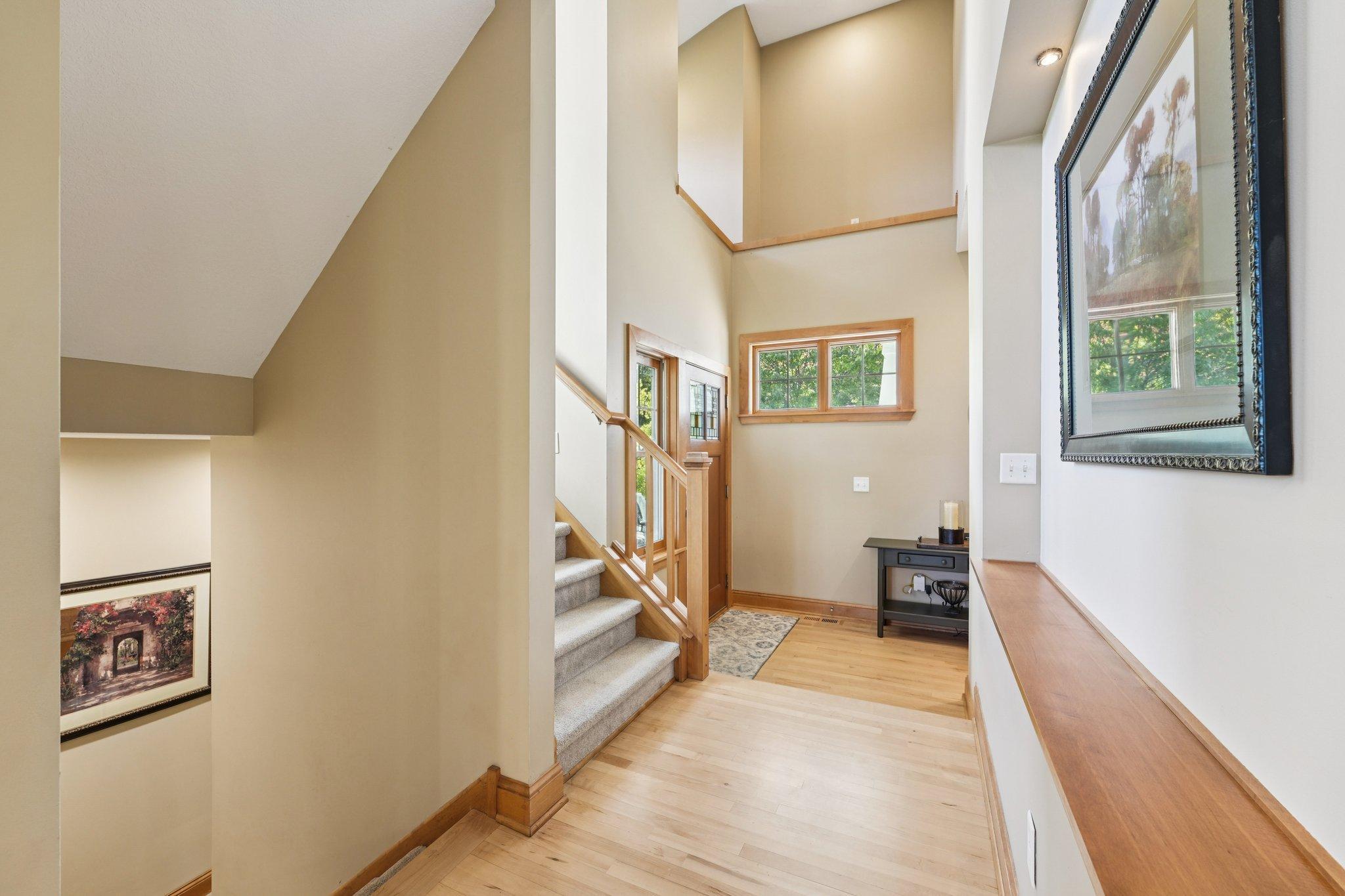 7-web-or-mls-Woodhill Dr-S0910-007.jpg