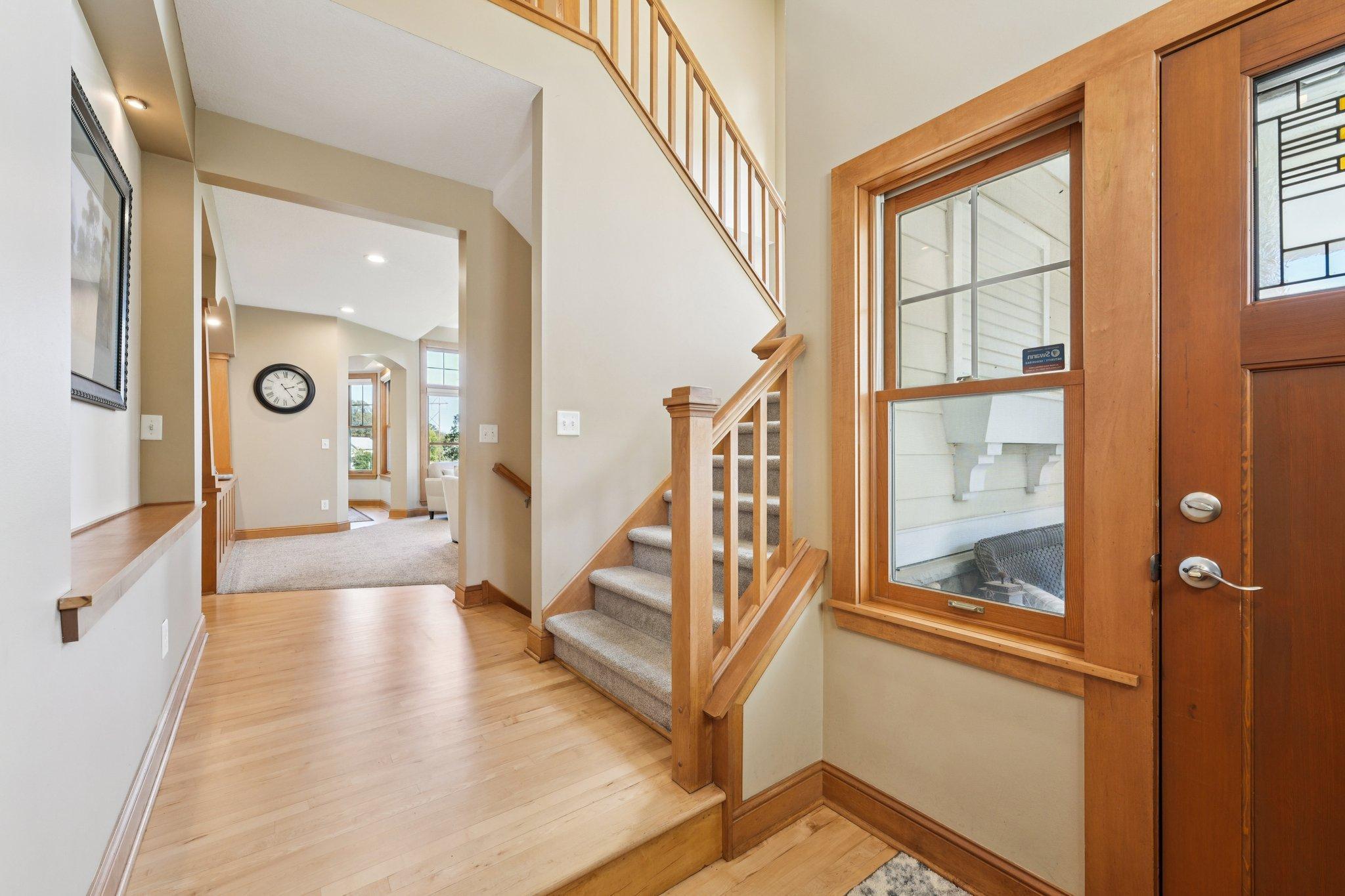 6-web-or-mls-Woodhill Dr-S0910-006.jpg