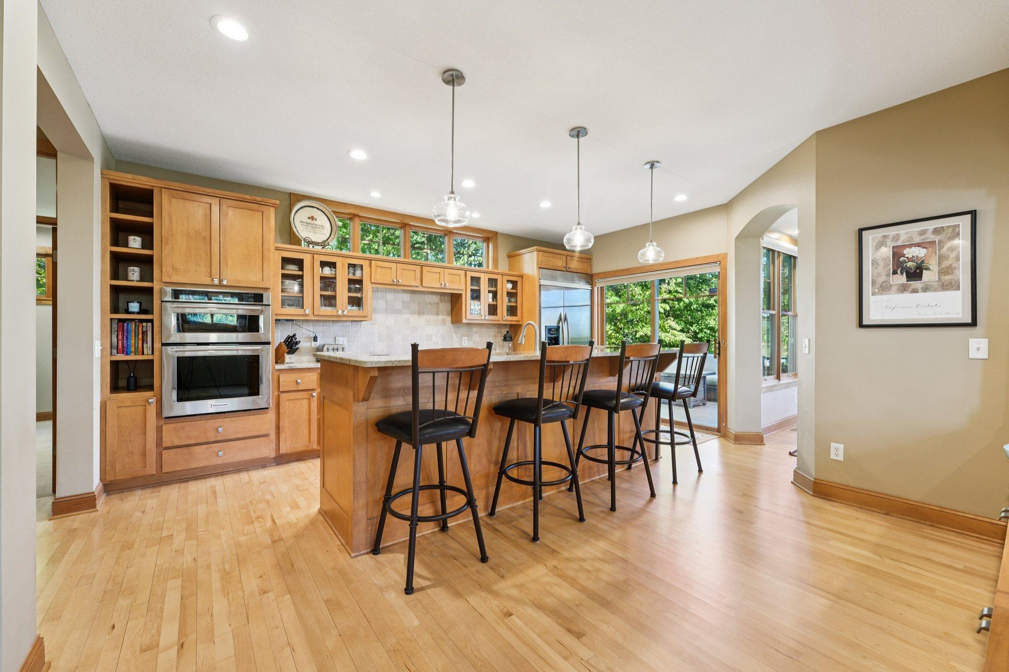 13-web-or-mls-Woodhill Dr-S0910-013.jpg