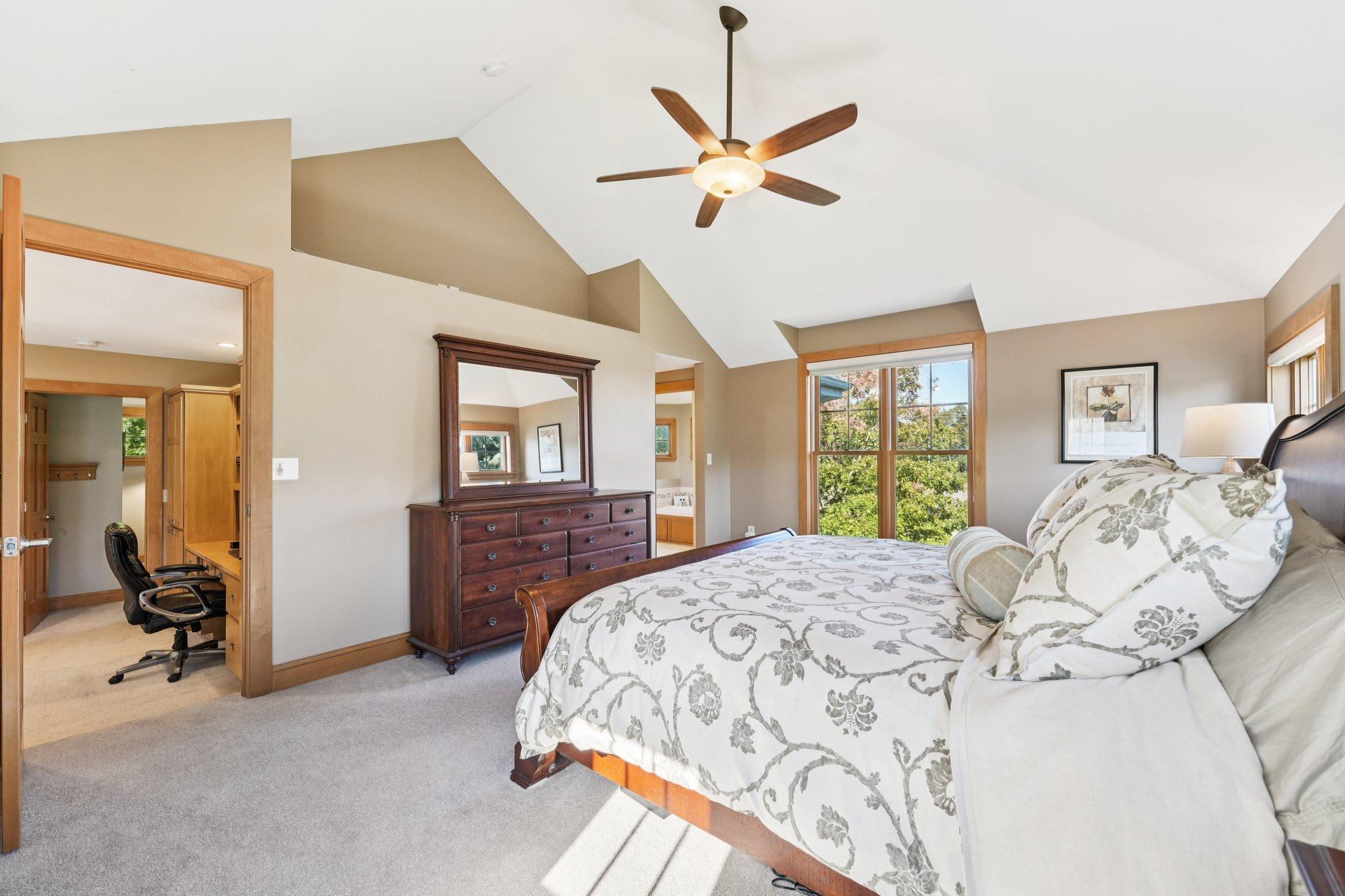 25-web-or-mls-Woodhill Dr-S0910-025.jpg