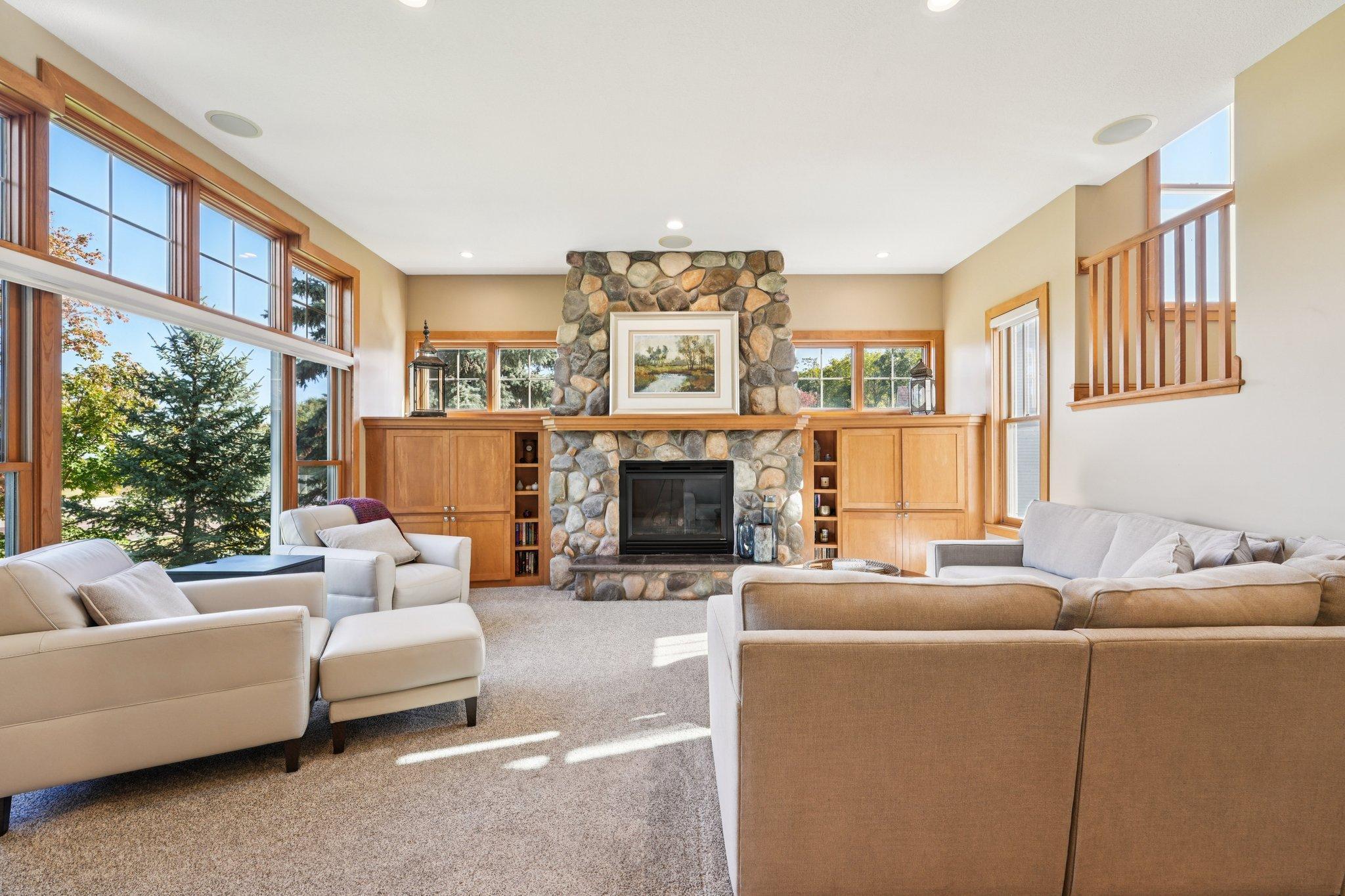 9-web-or-mls-Woodhill Dr-S0910-009.jpg