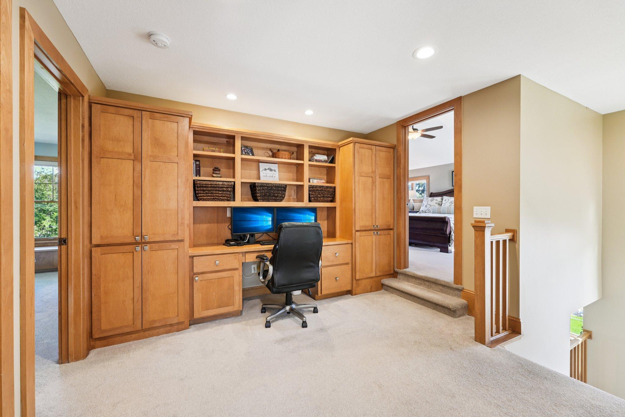 23-web-or-mls-Woodhill Dr-S0910-023.jpg