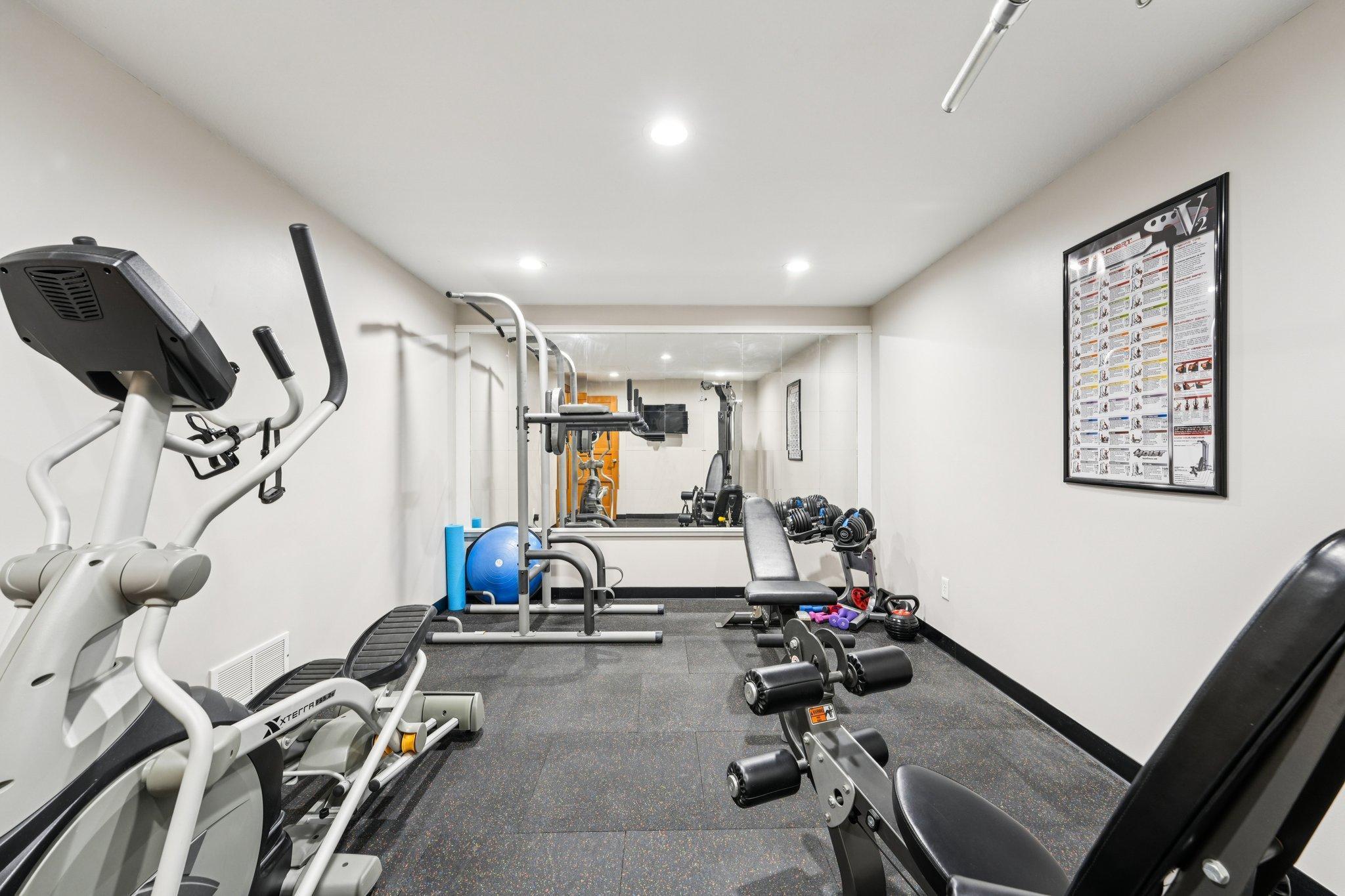 38-web-or-mls-Woodhill Dr-S0910-038.jpg