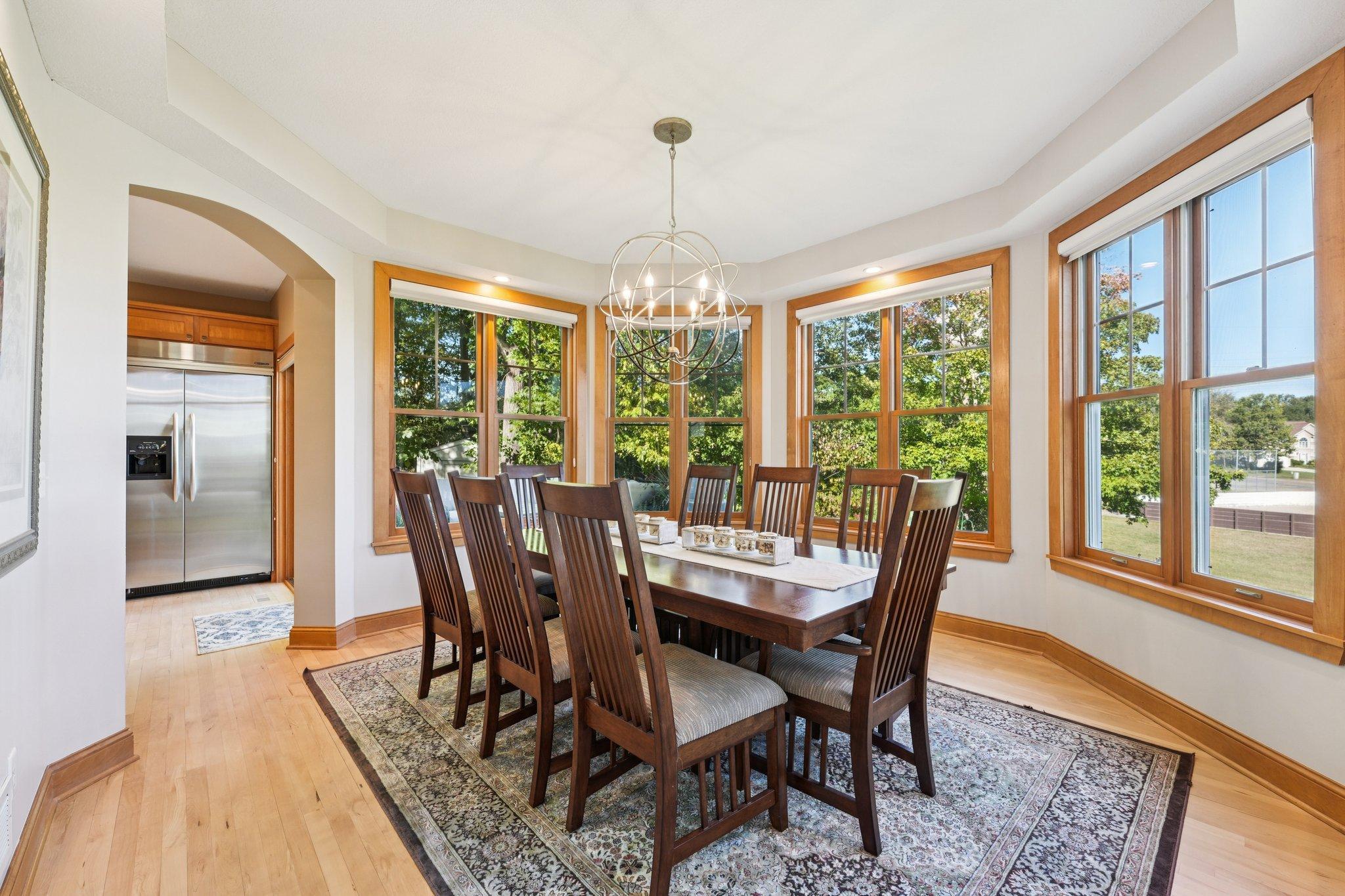 11-web-or-mls-Woodhill Dr-S0910-011.jpg