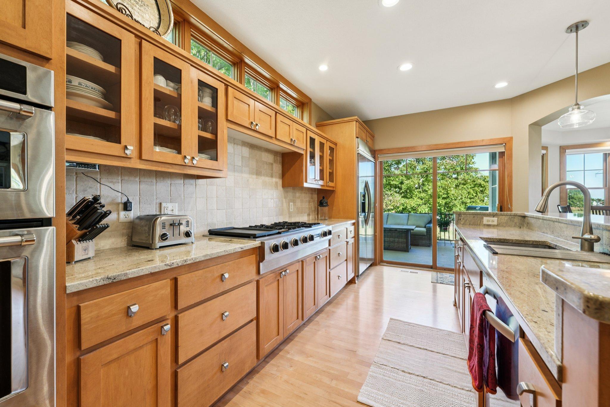 14-web-or-mls-Woodhill Dr-S0910-014.jpg