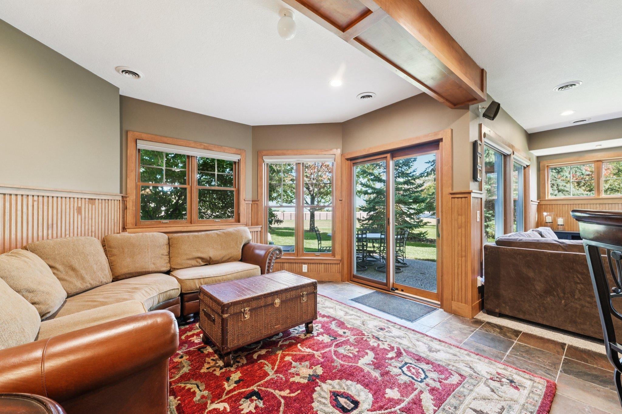 45-web-or-mls-Woodhill Dr-S0910-045.jpg