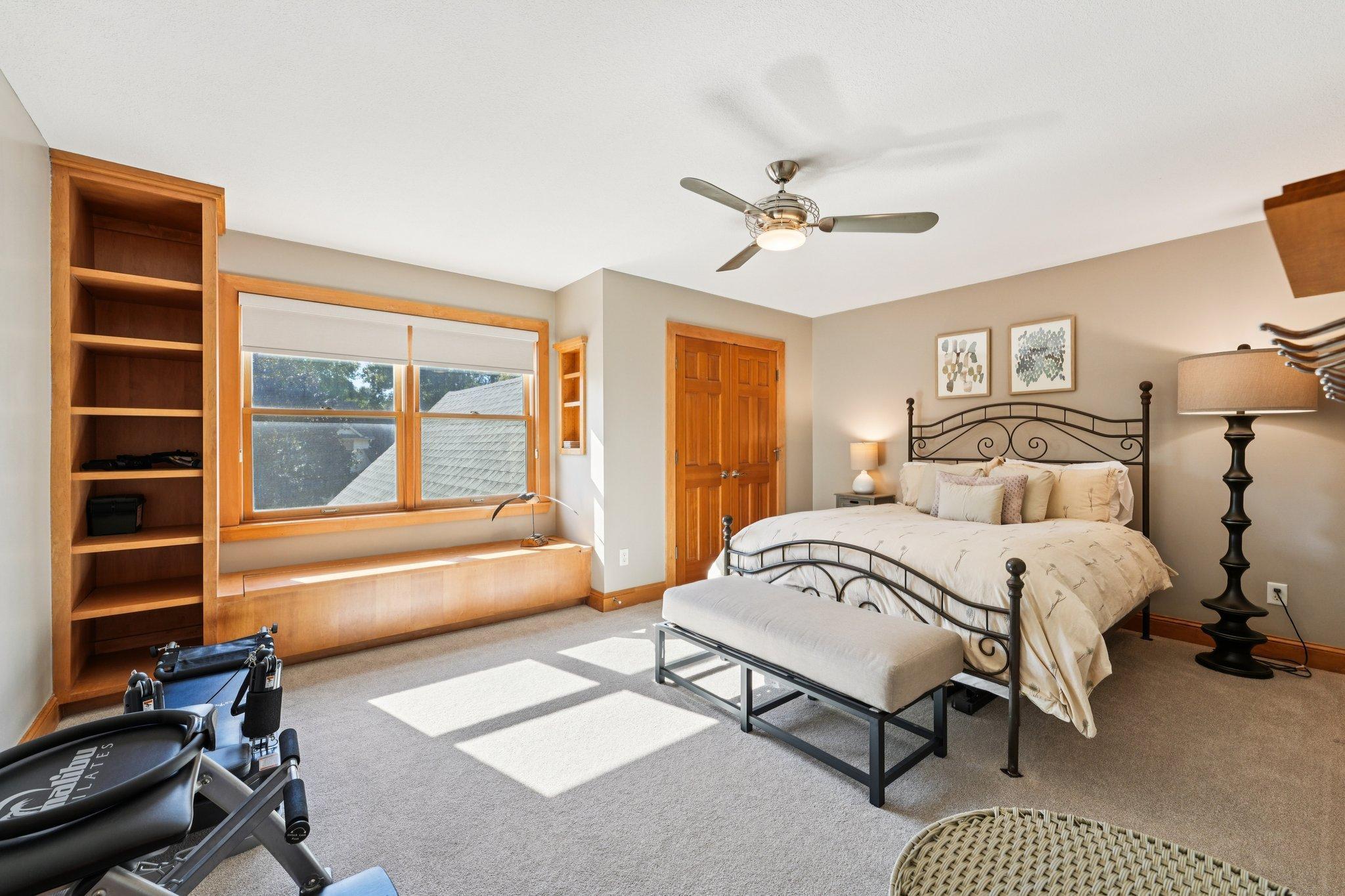 33-web-or-mls-Woodhill Dr-S0910-033.jpg