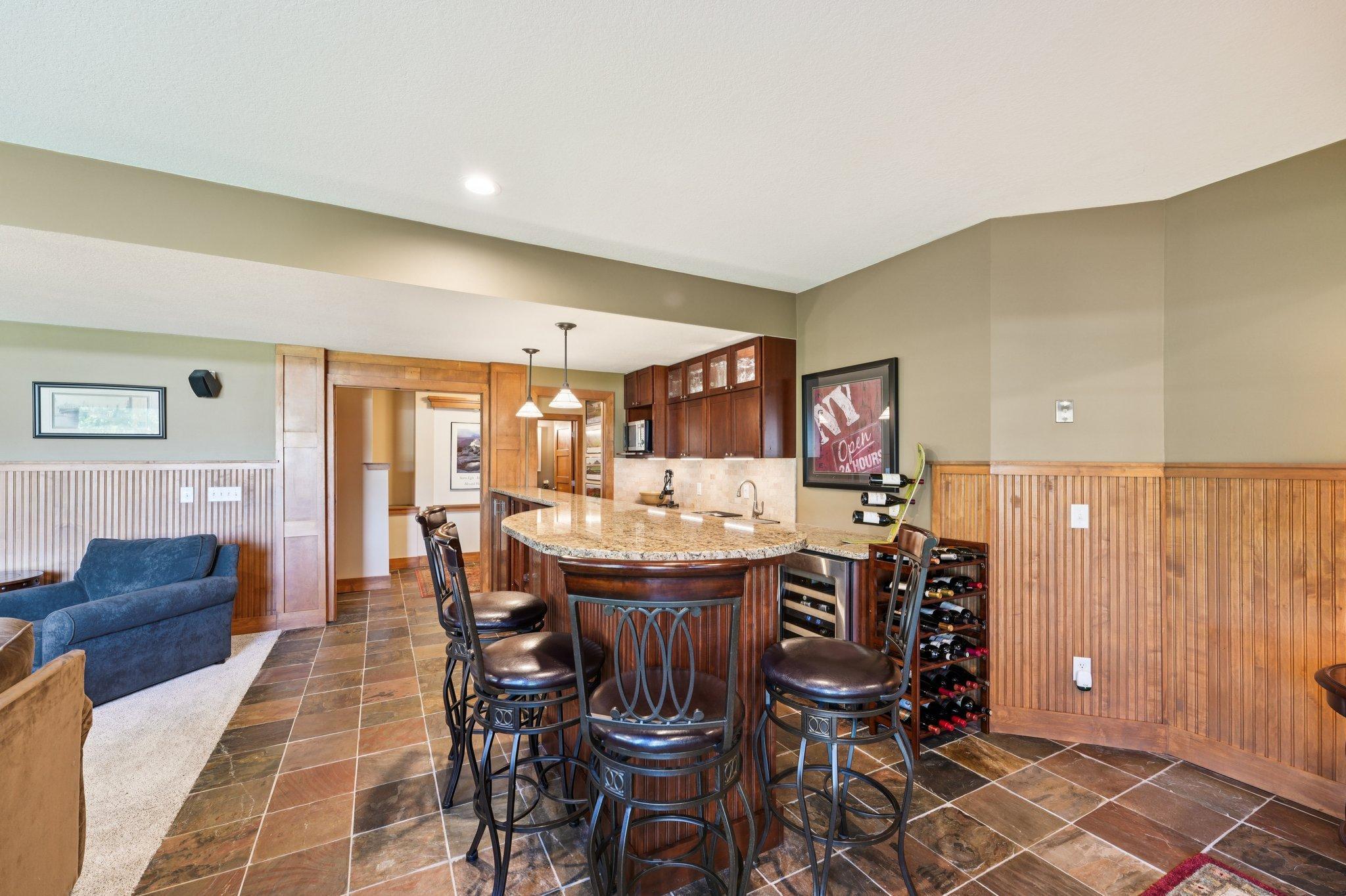 42-web-or-mls-Woodhill Dr-S0910-042.jpg