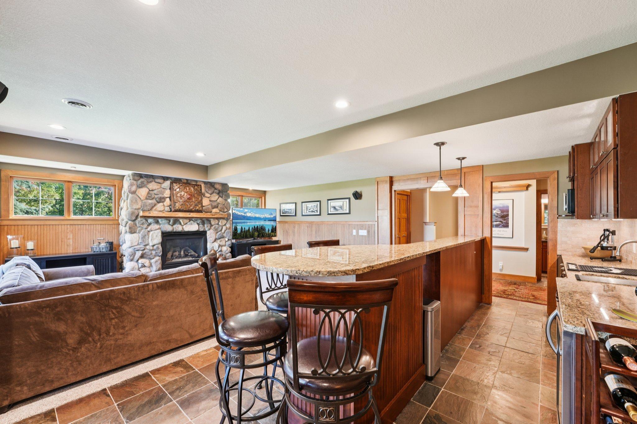 43-web-or-mls-Woodhill Dr-S0910-043.jpg