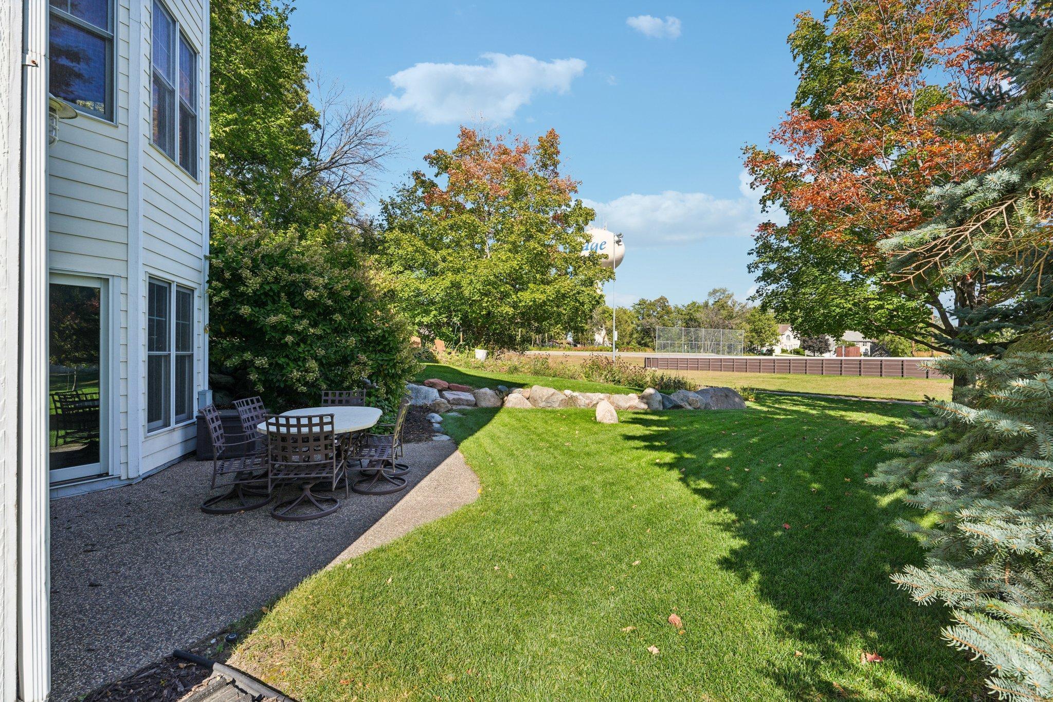 46-web-or-mls-Woodhill Dr-S0910-046.jpg