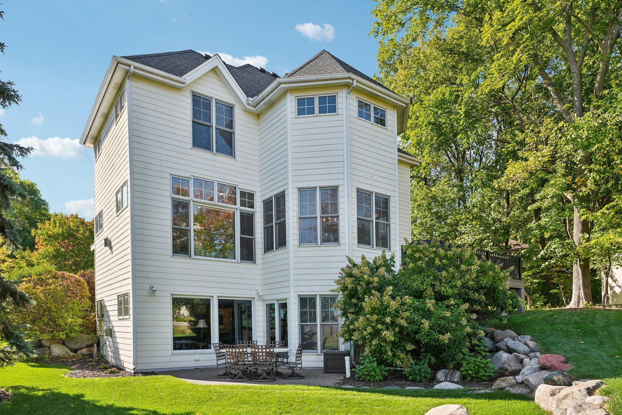 47-web-or-mls-Woodhill Dr-S0910-047.jpg