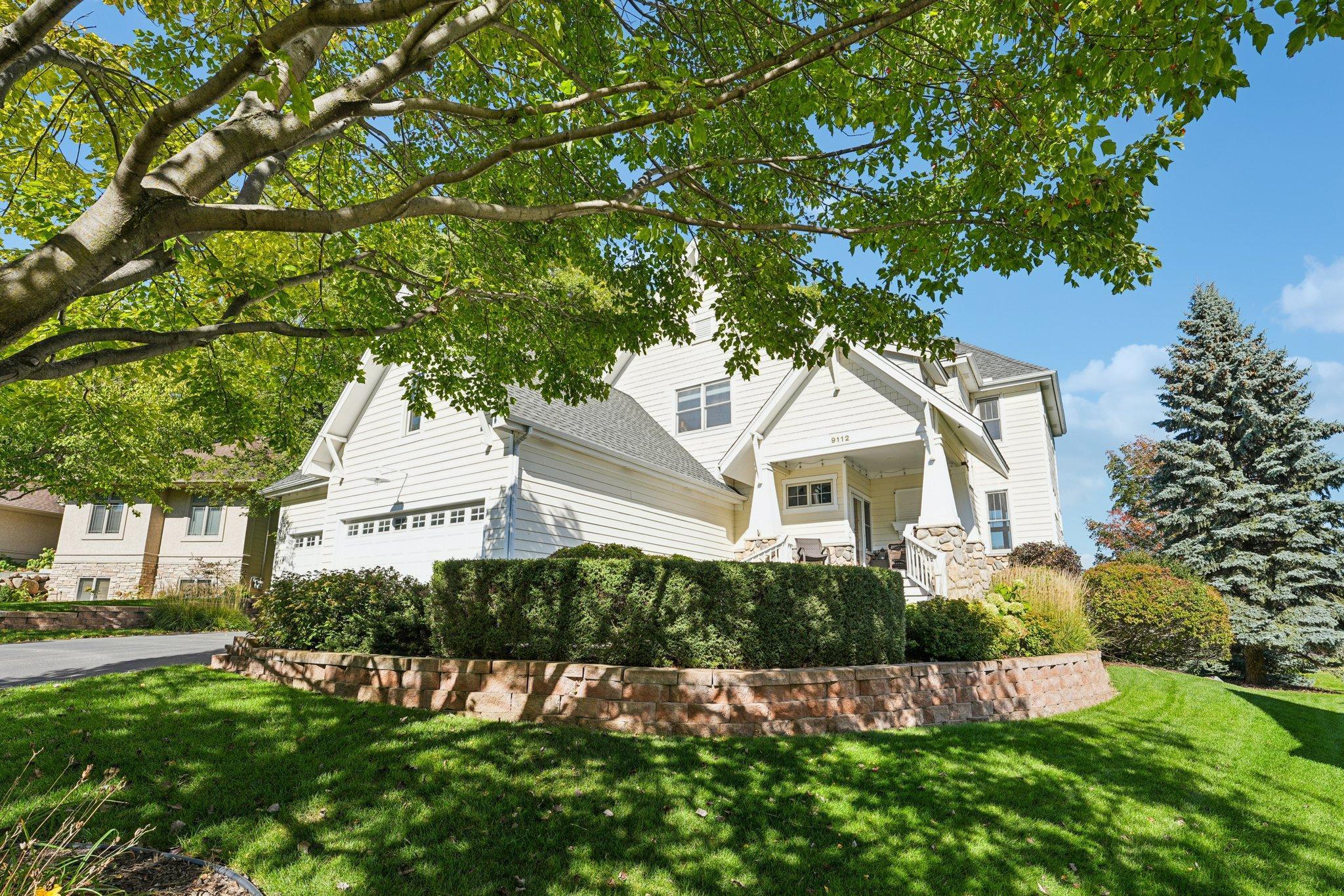 3-web-or-mls-Woodhill Dr-S0910-003.jpg