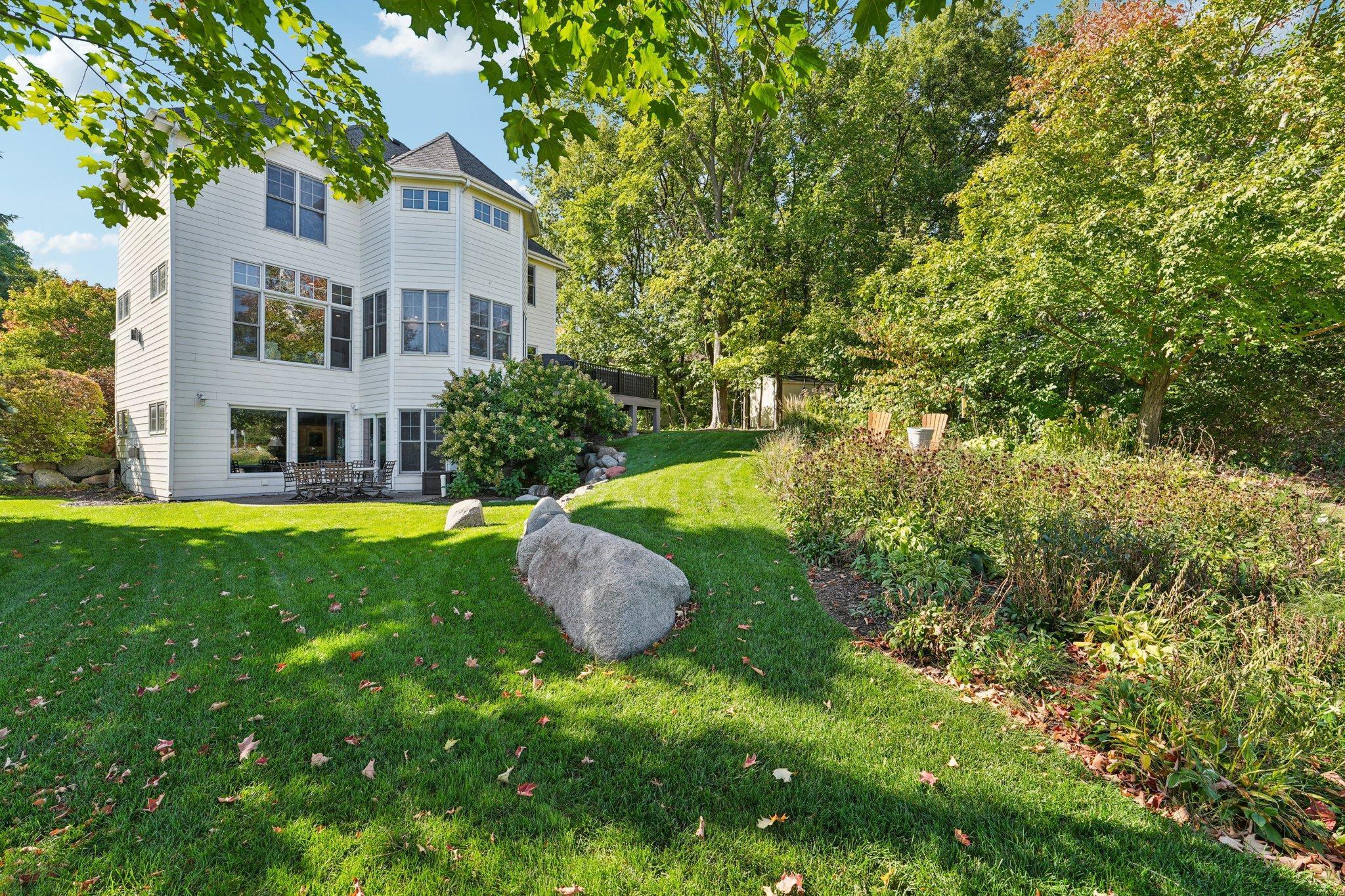 48-web-or-mls-Woodhill Dr-S0910-048.jpg