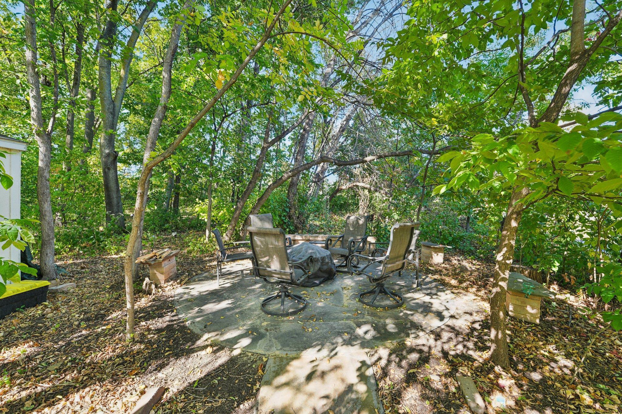 51-web-or-mls-Woodhill Dr-S0910-051.jpg