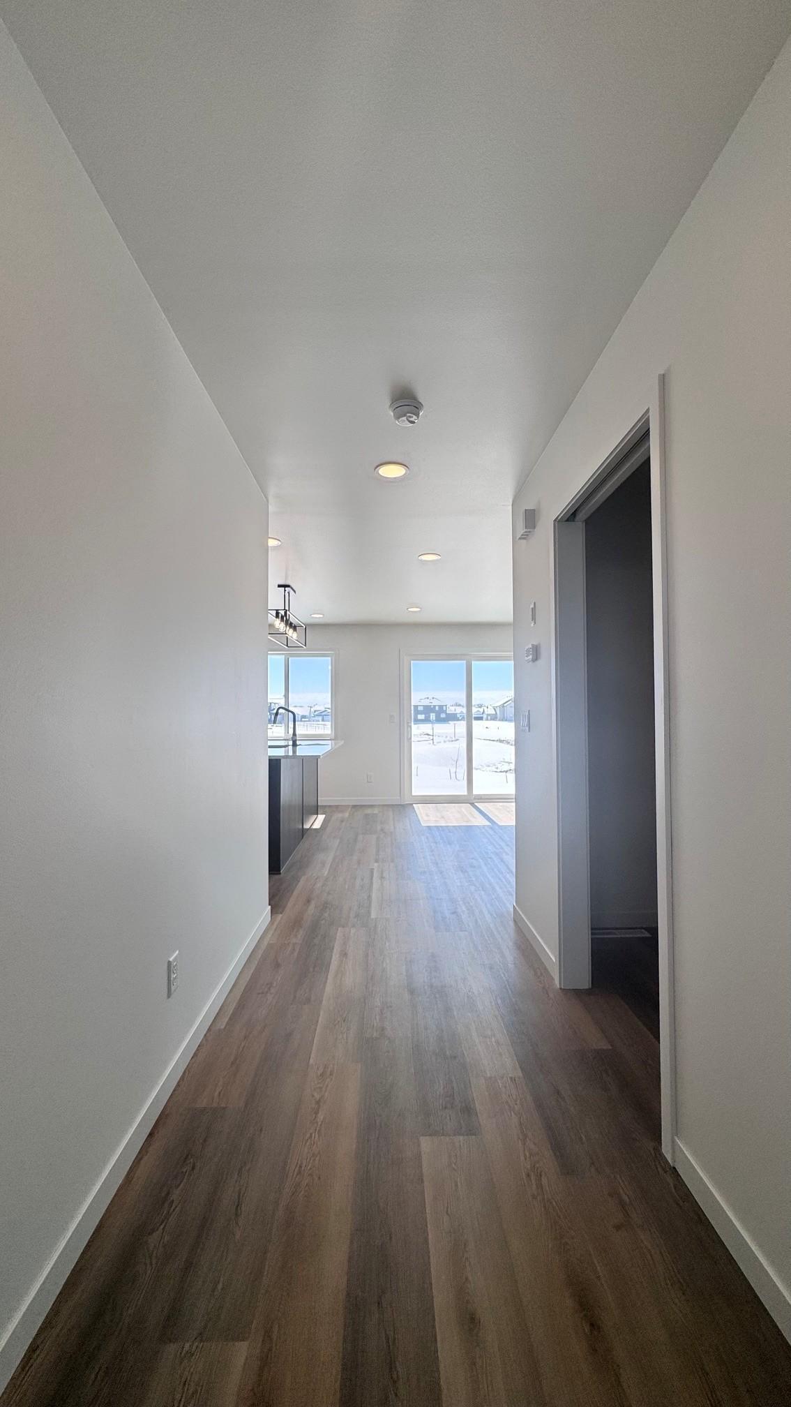 Front foyer enrty to kitchen and great room.jpg