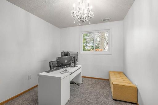 9240 Chesshire Lane N, Maple Grove, MN 55369