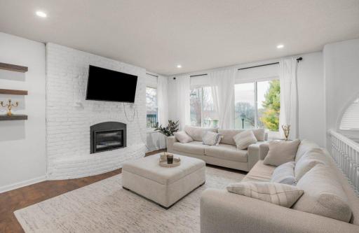 9240 Chesshire Lane N, Maple Grove, MN 55369