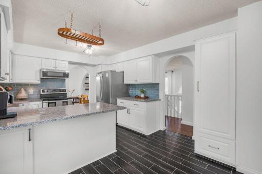 9240 Chesshire Lane N, Maple Grove, MN 55369