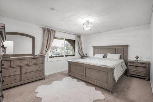 9240 Chesshire Lane N, Maple Grove, MN 55369