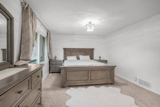 9240 Chesshire Lane N, Maple Grove, MN 55369