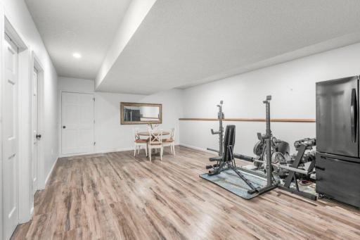 9240 Chesshire Lane N, Maple Grove, MN 55369