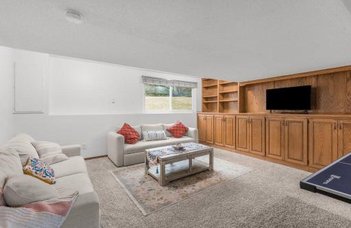 9240 Chesshire Lane N, Maple Grove, MN 55369