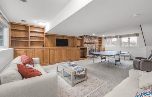 9240 Chesshire Lane N, Maple Grove, MN 55369