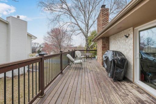 9240 Chesshire Lane N, Maple Grove, MN 55369