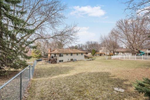 9240 Chesshire Lane N, Maple Grove, MN 55369
