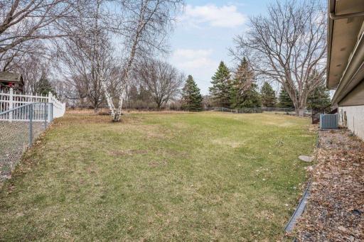 9240 Chesshire Lane N, Maple Grove, MN 55369