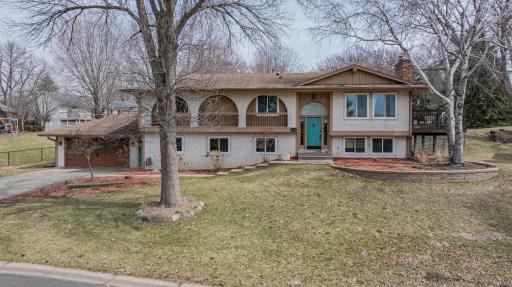 9240 Chesshire Lane N, Maple Grove, MN 55369