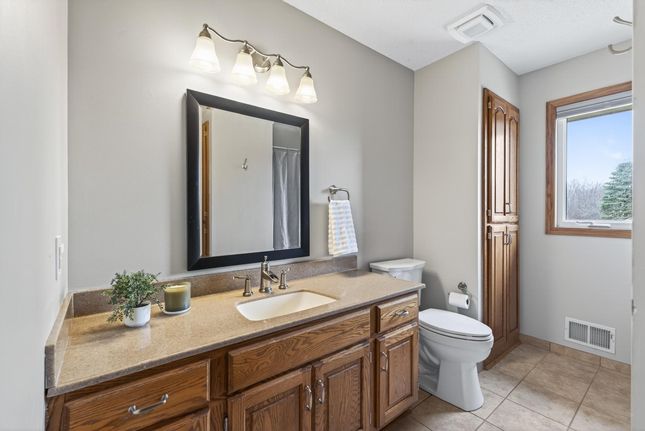 Shared upper level full bathroom.