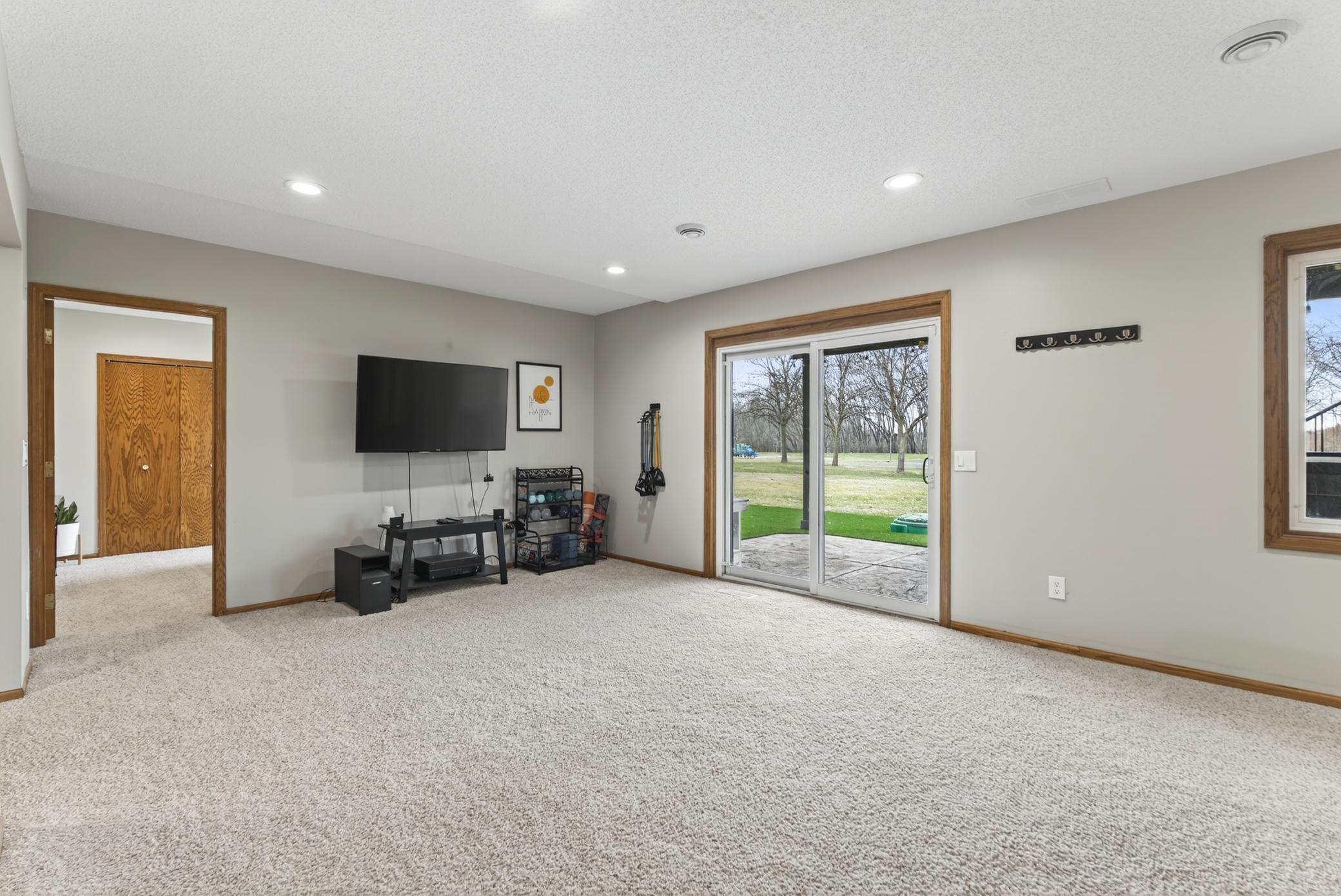 Bright walk-out basement!