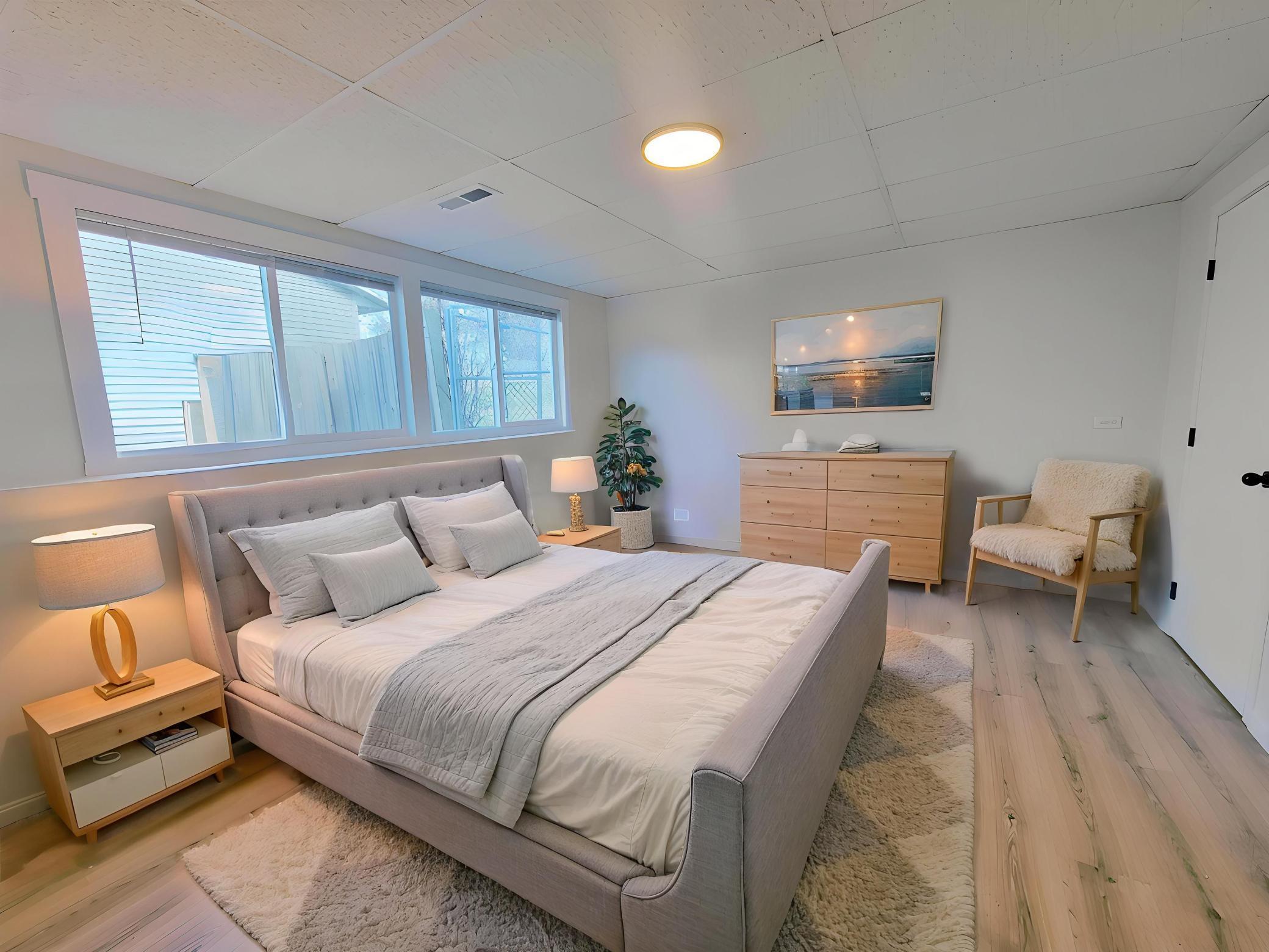 Primary Bedroom w/ Walk-In Closet