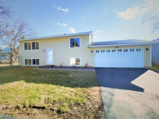 8942 Vinewood Lane N, Maple Grove, MN 55369