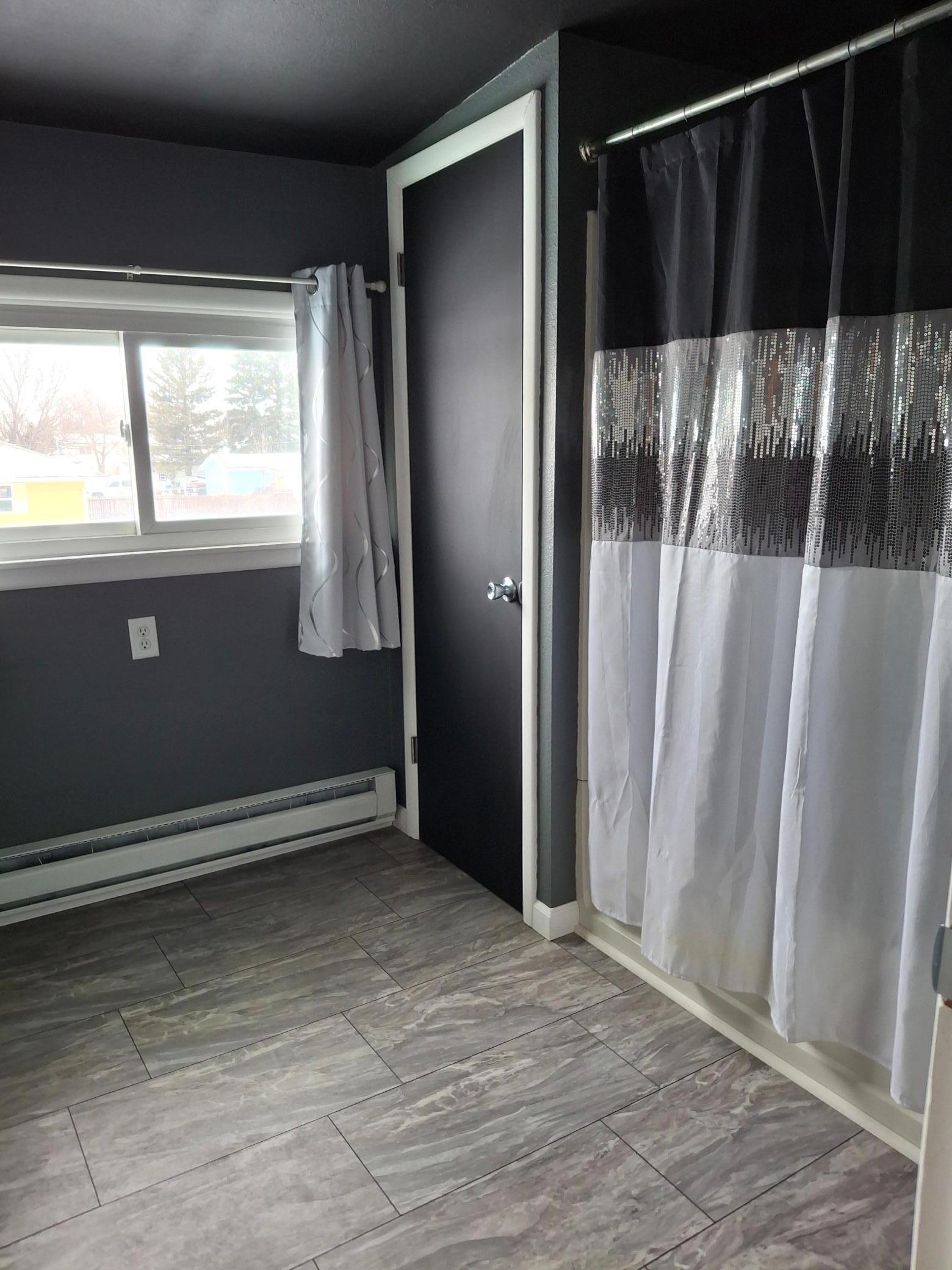 Upper Level Full Bath